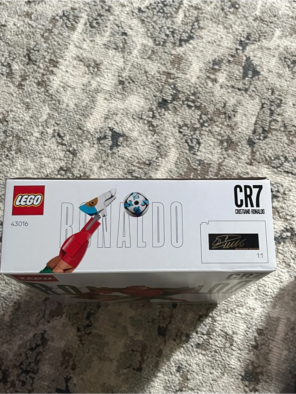 LEGO Cristiano Ronaldo Statue 43016 New - Picture 6 of 6